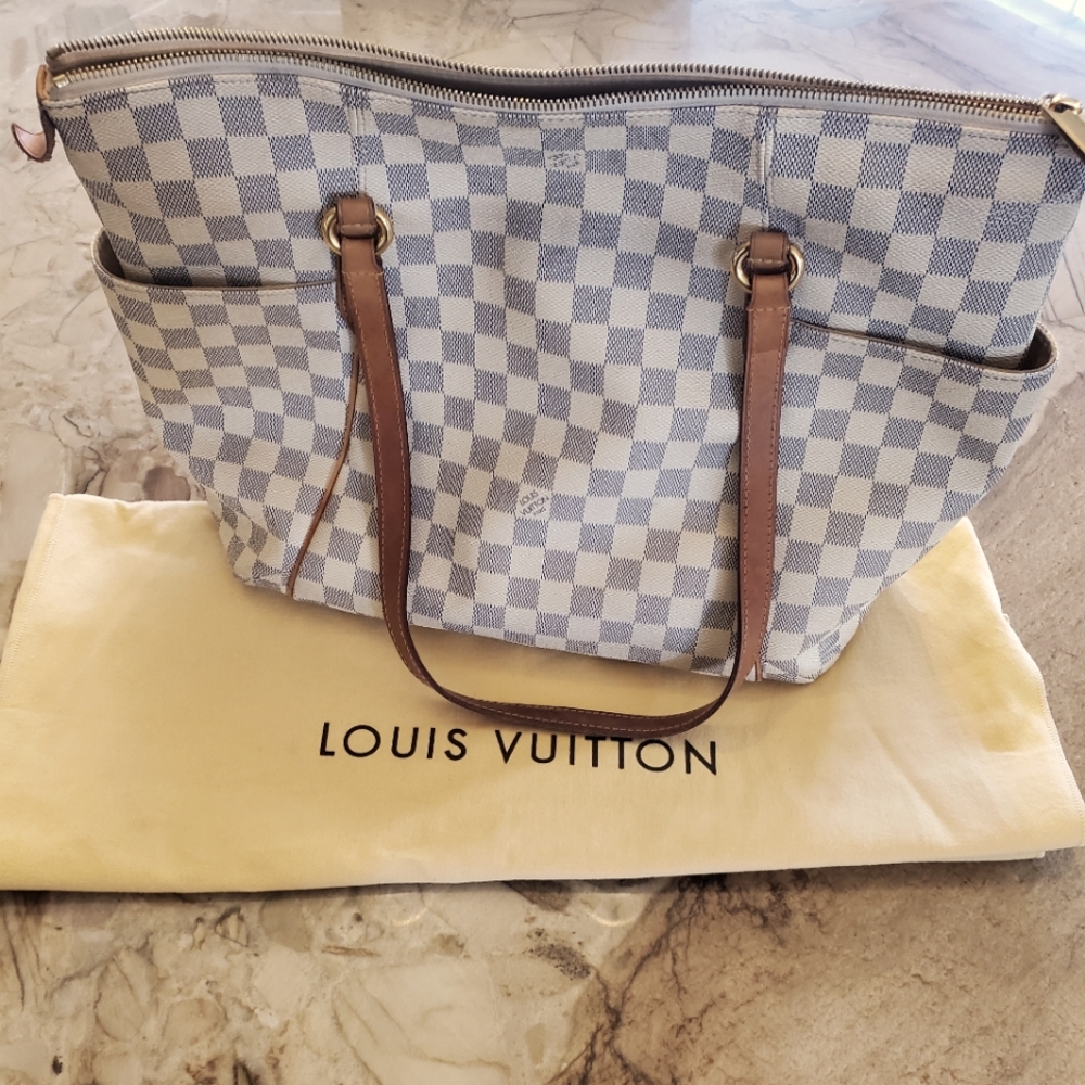 LOUIS VIUTTON shoulder BAG